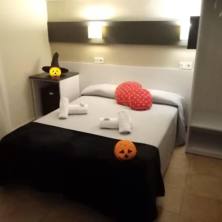 Hotel Hostal Termes à Sitges Extérieur photo