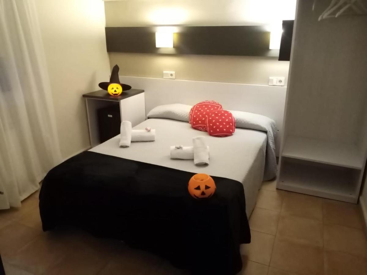 Hotel Hostal Termes à Sitges Extérieur photo